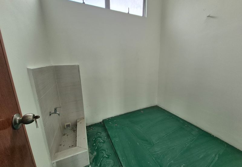 For Rent 3 Storey Cluster Factory @ Kulai Senai Saleng @ with 2nd Floor Partition Rooms