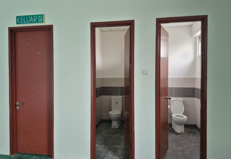 For Rent 3 Storey Cluster Factory @ Kulai Senai Saleng @ with 2nd Floor Partition Rooms