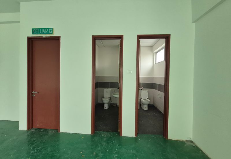 For Rent 3 Storey Cluster Factory @ Kulai Senai Saleng @ with 2nd Floor Partition Rooms