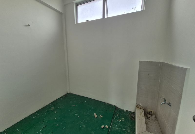 For Rent 3 Storey Cluster Factory @ Kulai Senai Saleng @ with 2nd Floor Partition Rooms