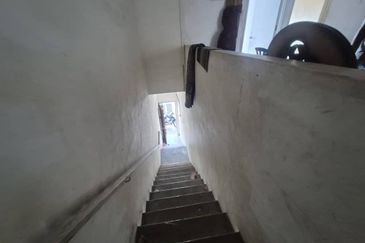 For Rent Double Storey Shop lot First Floor @ Kulai near Kelapa Sawit Lotus Highway @ Hostel Accepted