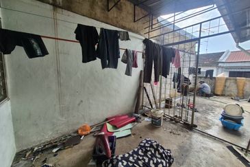 For Rent Double Storey Shop lot First Floor @ Kulai near Kelapa Sawit Lotus Highway @ Hostel Accepted