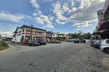 For Rent Double Storey Shop lot First Floor @ Kulai near Kelapa Sawit Lotus Highway @ Hostel Accepted