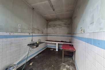 For Rent Double Storey Shop lot First Floor @ Kulai near Kelapa Sawit Lotus Highway @ Hostel Accepted