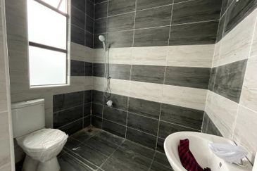 For Sale Double Storey Semi D @ Kulai Kelapa Sawit @ Big Size Low Price