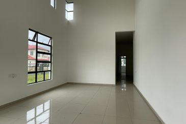 For Sale Double Storey Semi D @ Kulai Kelapa Sawit @ Big Size Low Price