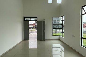 For Sale Double Storey Semi D @ Kulai Kelapa Sawit @ Big Size Low Price