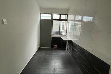 For Sale Double Storey Semi D @ Kulai Kelapa Sawit @ Big Size Low Price