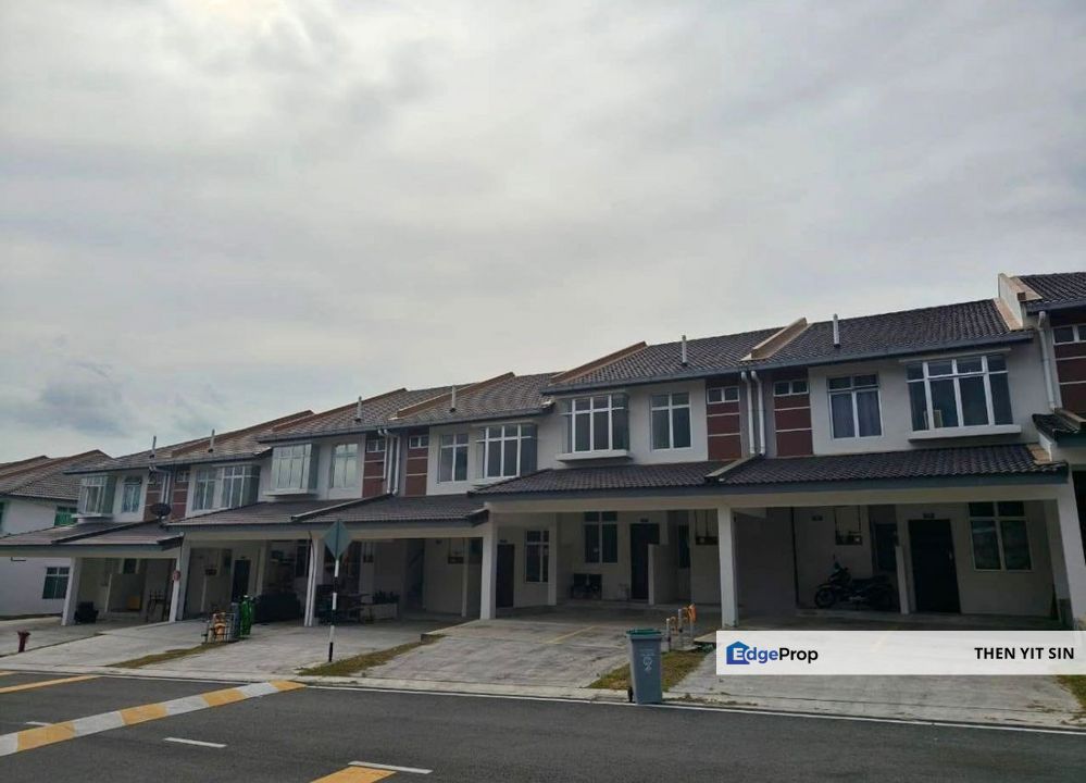 For Rent Townhouse First Floor @ Kelapa Sawit Kulai near Sedenak Data Center, Johor, Kulai
