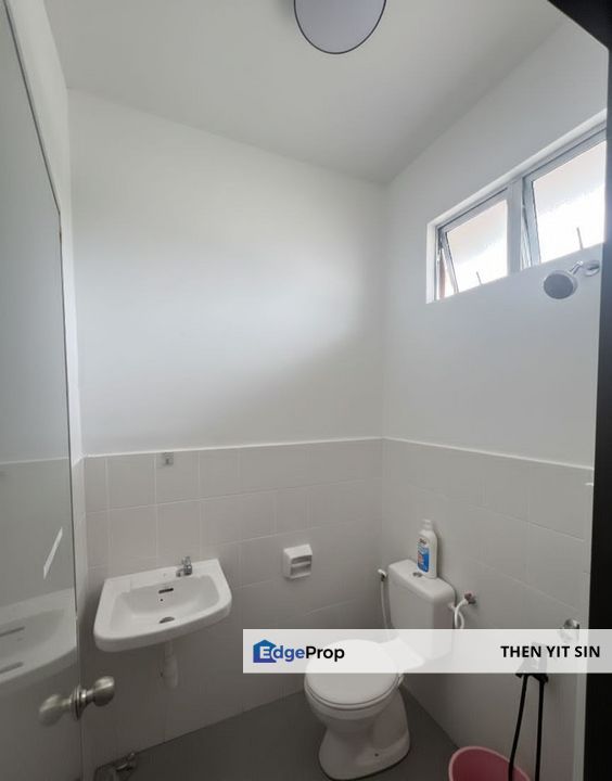 For Rent Townhouse First Floor @ Kelapa Sawit Kulai near Sedenak Data Center, Johor, Kulai