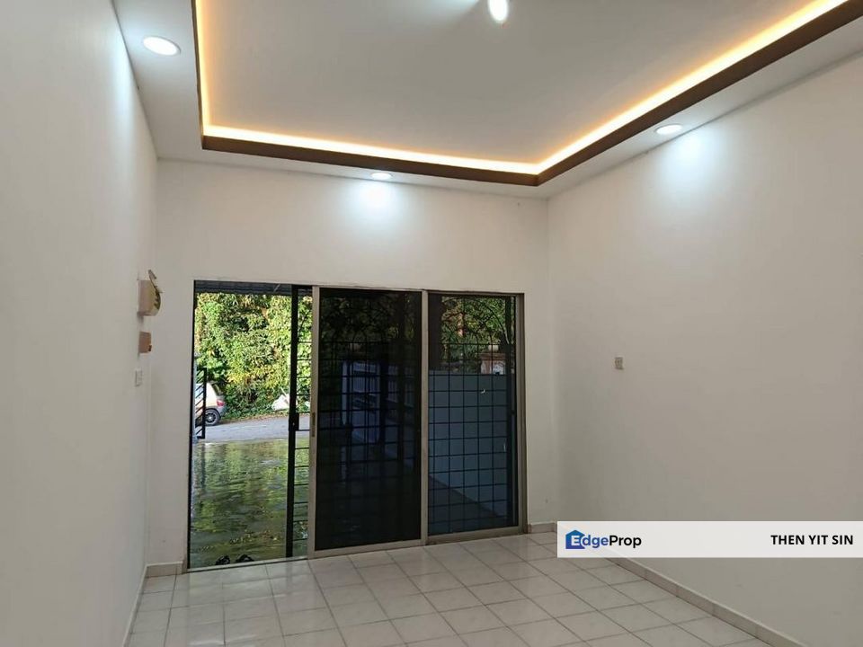 For Sale Single Storey Terrace House @ Taman Suria Kluang @ Fully Renovated, Johor, Kluang