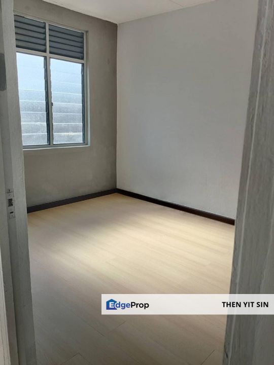 For Sale Single Storey Bungalow @ Taman Sri Lambak Kluang @ Fully Renovated, Johor, Kluang