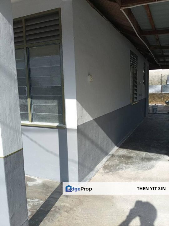 For Sale Single Storey Bungalow @ Taman Sri Lambak Kluang @ Fully Renovated, Johor, Kluang
