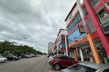 Taman Mount Austin Commercial