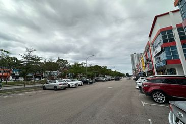 Taman Mount Austin Commercial