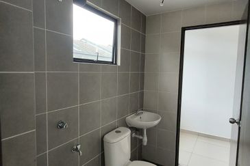 Double Storey Terrace House @ Kulai Kelapa Sawit Taman Saujana Jaya @ End Lot