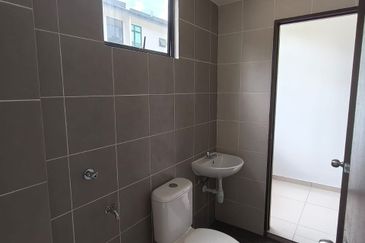 Double Storey Terrace House @ Kulai Kelapa Sawit Taman Saujana Jaya @ End Lot