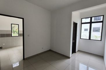 Double Storey Terrace House @ Kulai Kelapa Sawit Taman Saujana Jaya @ End Lot