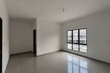 Double Storey Terrace House @ Kulai Kelapa Sawit Taman Saujana Jaya @ End Lot