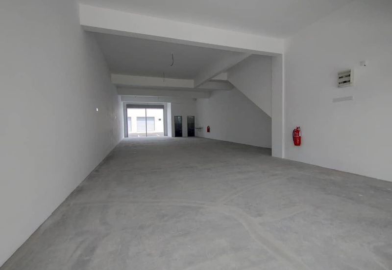 Double Storey Shop Lot @ Jalan Kiambang KPI Vervocity @ Brand New