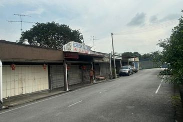 For Sale Adjoining Unit Saleng Shop Corner Lot @ Kulai Senai Saleng @ Unblock View