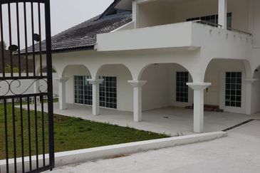For Sale Double Storey Bungalow @ Danga Bay Jalan Paduka @ Nice Location near Royal Palace
