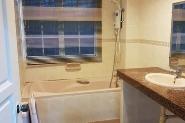 For Sale Double Storey Bungalow @ Danga Bay Jalan Paduka @ Nice Location near Royal Palace