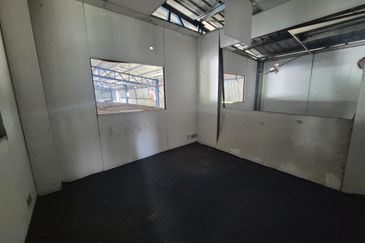 For Rent Warehouse/Kampung Corner @ Kulai Kelapa Sawit Sedenak @ Suitable for Hostel Storage