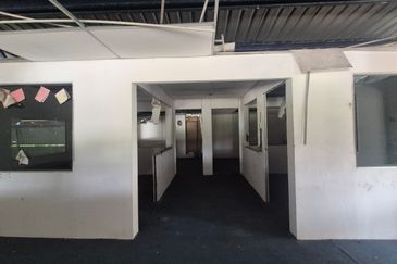 For Rent Warehouse/Kampung Corner @ Kulai Kelapa Sawit Sedenak @ Suitable for Hostel Storage