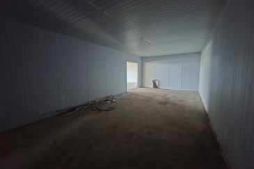 For Rent Warehouse/Kampung Corner @ Kulai Kelapa Sawit Sedenak @ Suitable for Hostel Storage