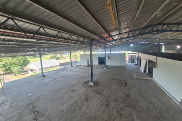 For Rent Warehouse/Kampung Corner @ Kulai Kelapa Sawit Sedenak @ Suitable for Hostel Storage