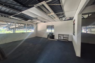 For Rent Warehouse/Kampung Corner @ Kulai Kelapa Sawit Sedenak @ Suitable for Hostel Storage