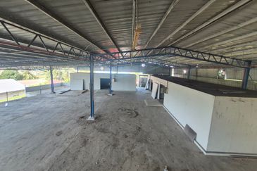 For Rent Warehouse/Kampung Corner @ Kulai Kelapa Sawit Sedenak @ Suitable for Hostel Storage