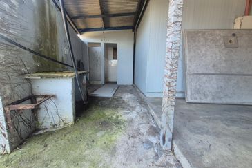 For Rent Warehouse/Kampung Corner @ Kulai Kelapa Sawit Sedenak @ Suitable for Hostel Storage