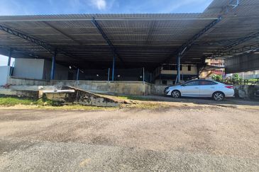 For Rent Warehouse/Kampung Corner @ Kulai Kelapa Sawit Sedenak @ Suitable for Hostel Storage