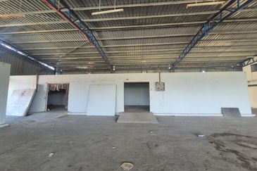 For Rent Warehouse/Kampung Corner @ Kulai Kelapa Sawit Sedenak @ Suitable for Hostel Storage