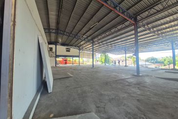 For Rent Warehouse/Kampung Corner @ Kulai Kelapa Sawit Sedenak @ Suitable for Hostel Storage