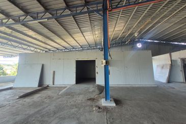 For Rent Warehouse/Kampung Corner @ Kulai Kelapa Sawit Sedenak @ Suitable for Hostel Storage