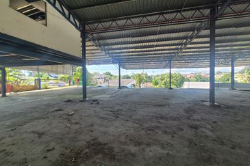 For Rent Warehouse/Kampung Corner @ Kulai Kelapa Sawit Sedenak @ Suitable for Hostel Storage