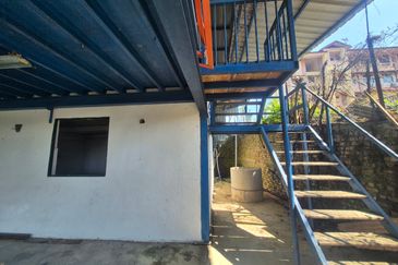 For Rent Warehouse/Kampung Corner @ Kulai Kelapa Sawit Sedenak @ Suitable for Hostel Storage