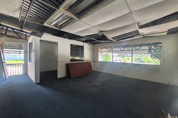 For Rent Warehouse/Kampung Corner @ Kulai Kelapa Sawit Sedenak @ Suitable for Hostel Storage