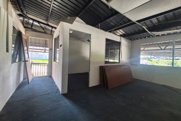 For Rent Warehouse/Kampung Corner @ Kulai Kelapa Sawit Sedenak @ Suitable for Hostel Storage