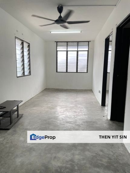 For Sale Taman Putri Flat @ Kulai near Toll Mall @ High Rental Yield Flat, Johor, Kulai