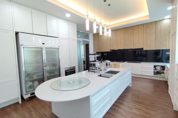 Full Furnished 3storey Bungalow