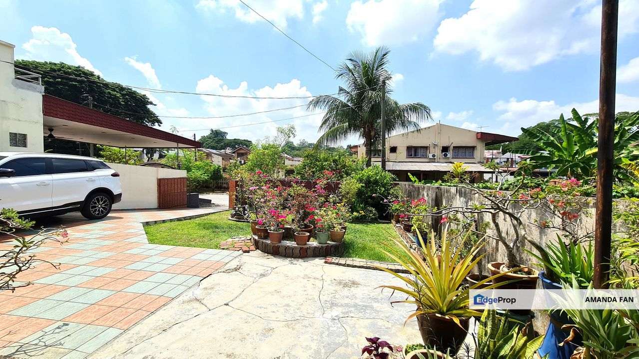 Superlink End Lot with Huge Extra Land 2storey Residential, Perak, Kinta