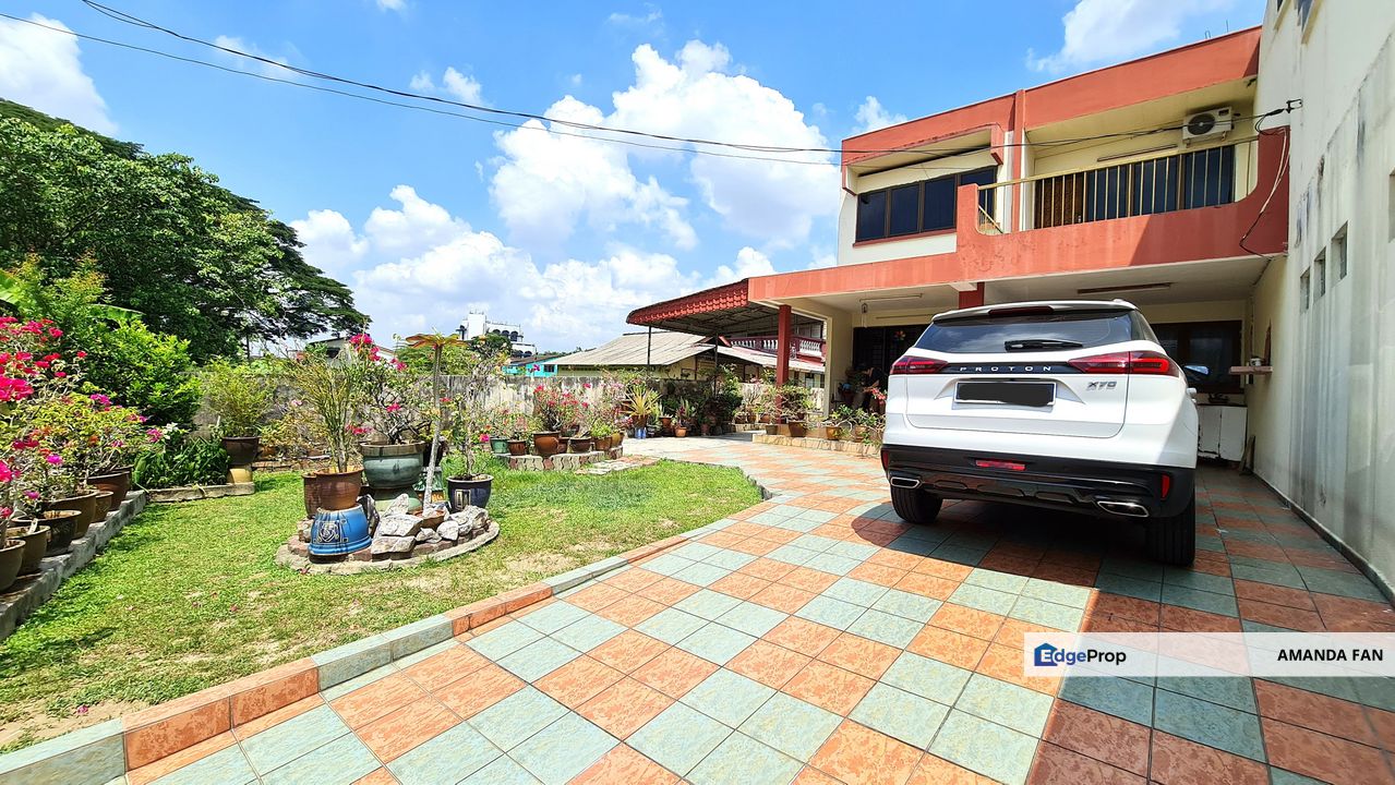 Superlink End Lot with Huge Extra Land 2storey Residential, Perak, Kinta