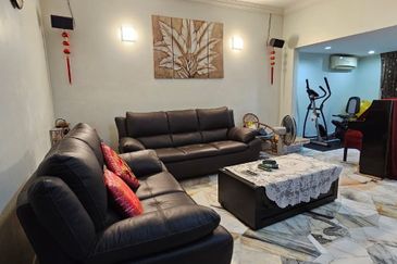 Jalan Tebing Enam 8/8F