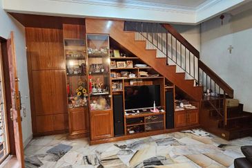 Jalan Tebing Enam 8/8F