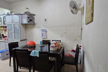 Jalan Tebing Enam 8/8F