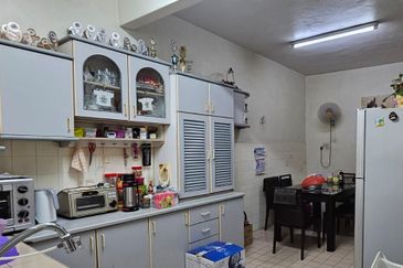 Jalan Tebing Enam 8/8F